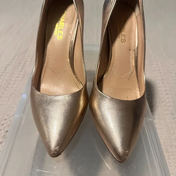 Charlies David Stiletto in Metallic Gold - Picture 2 of 3